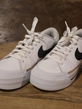 Nike Court Legacy Lift Platform Sneakers White Black DM7590-100 Women’s 8.5